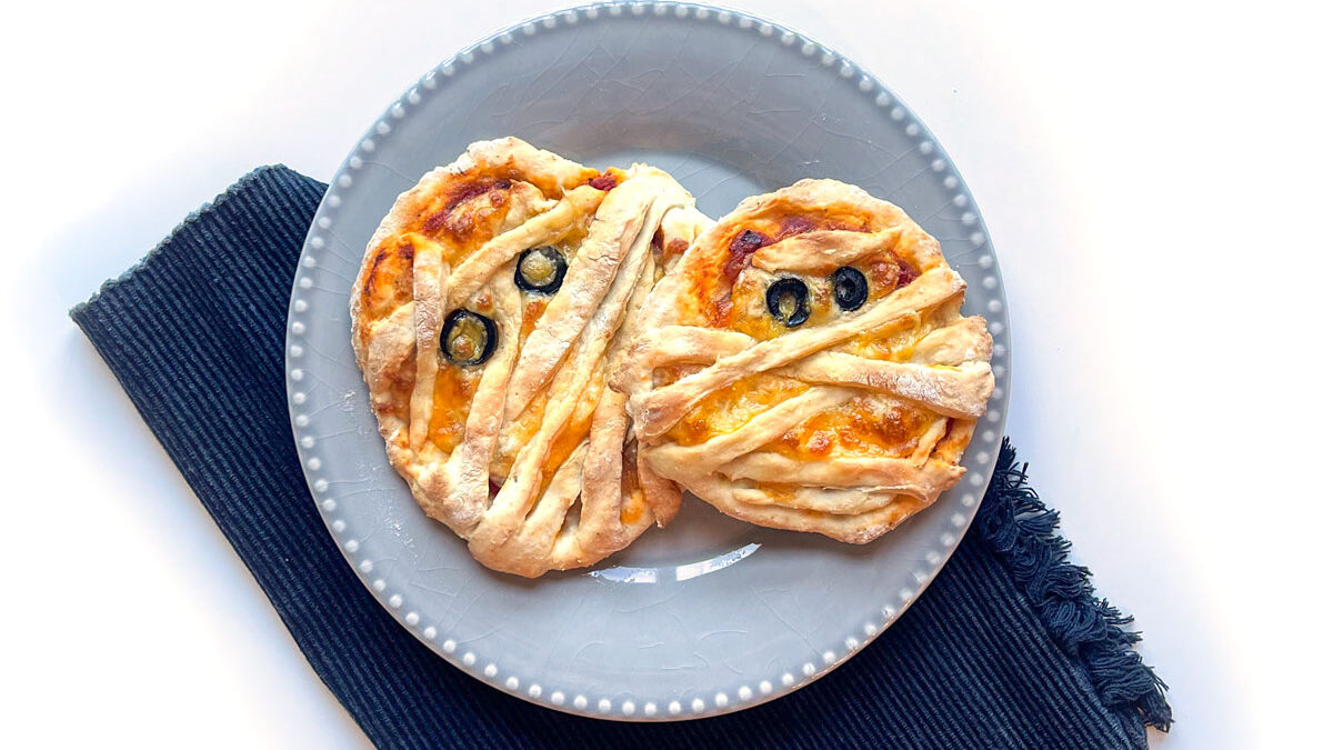 pizzas de halloween com formato de mumias